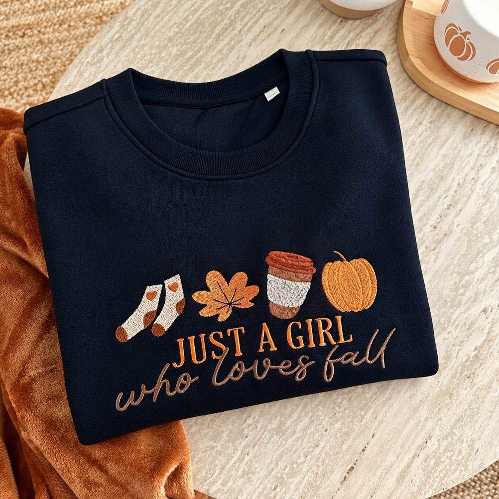 Sweat brodé « Just a girl who loves fall » d’Automne