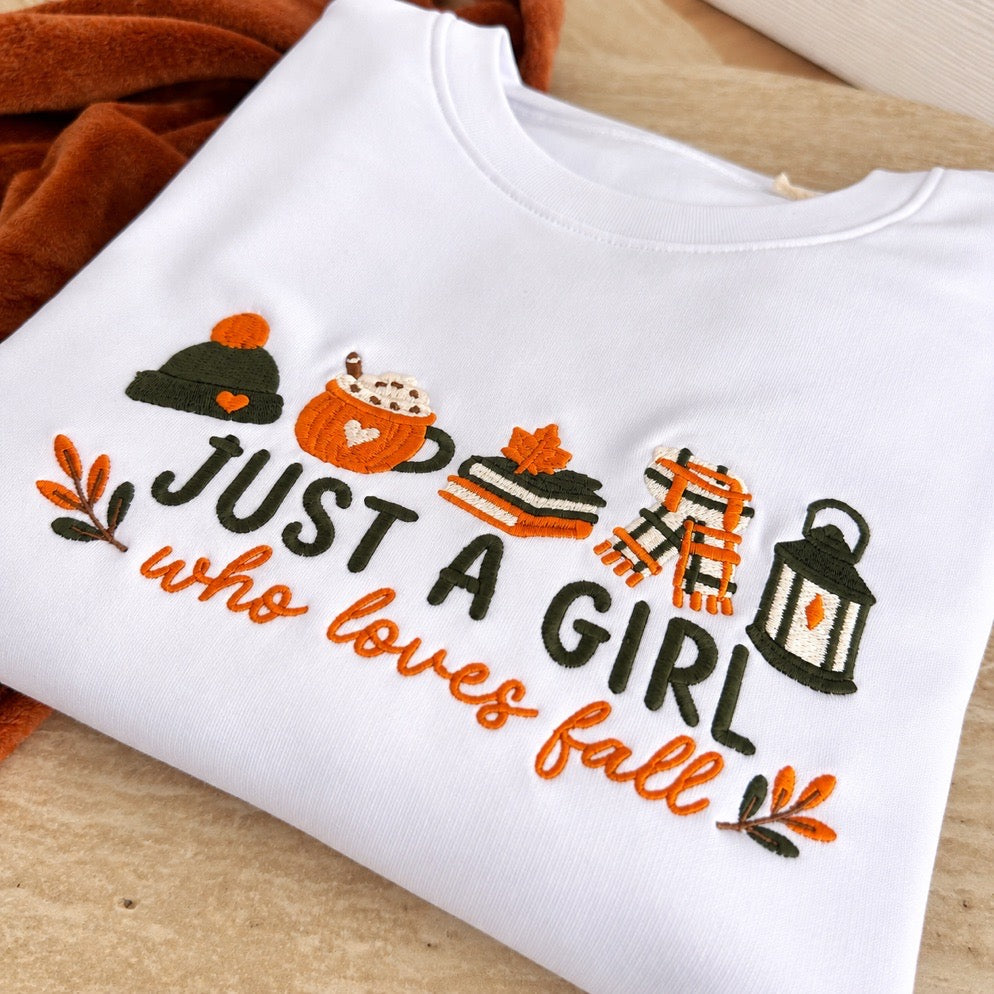 Sweat brodé « Just a girl who loves fall » d’Automne