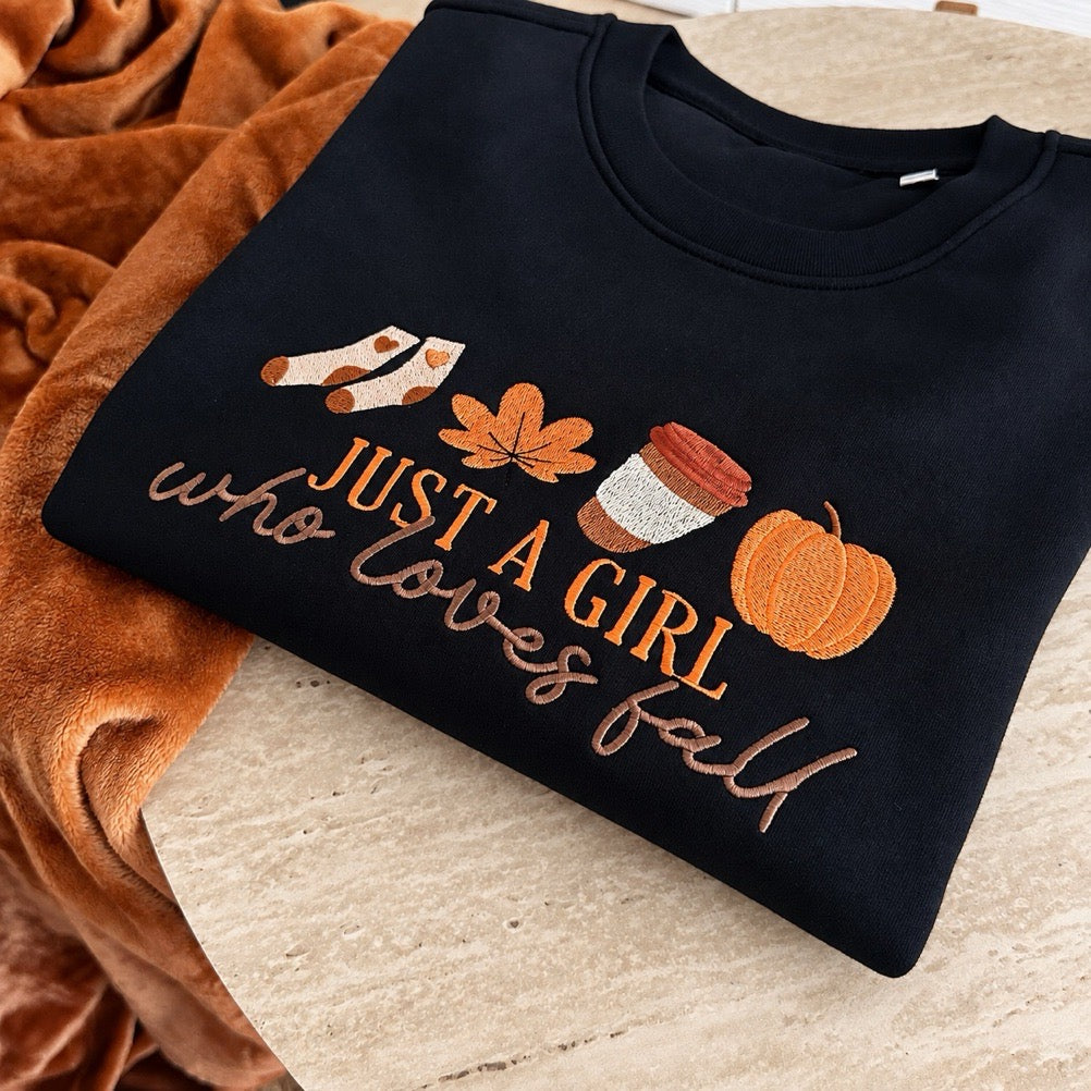 Sweat brodé « Just a girl who loves fall » d’Automne